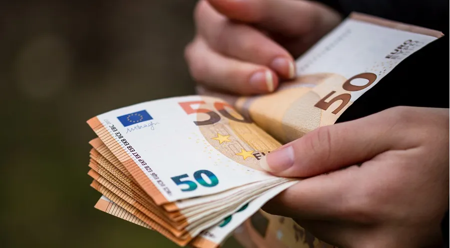 Θέλουν αλλά δεν μπορούν να αποταμιεύσουν οι Έλληνες