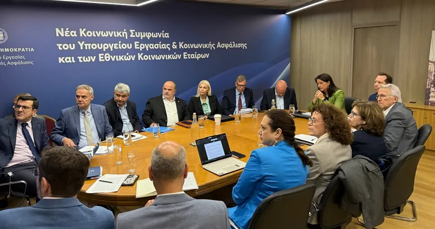 Συνεχίζεται ο κοινωνικός διάλογος για το νομοσχέδιο που θέτει όρια στην ανεξέλεγκτη χρήση της ΤΝ στην αγορά εργασίας