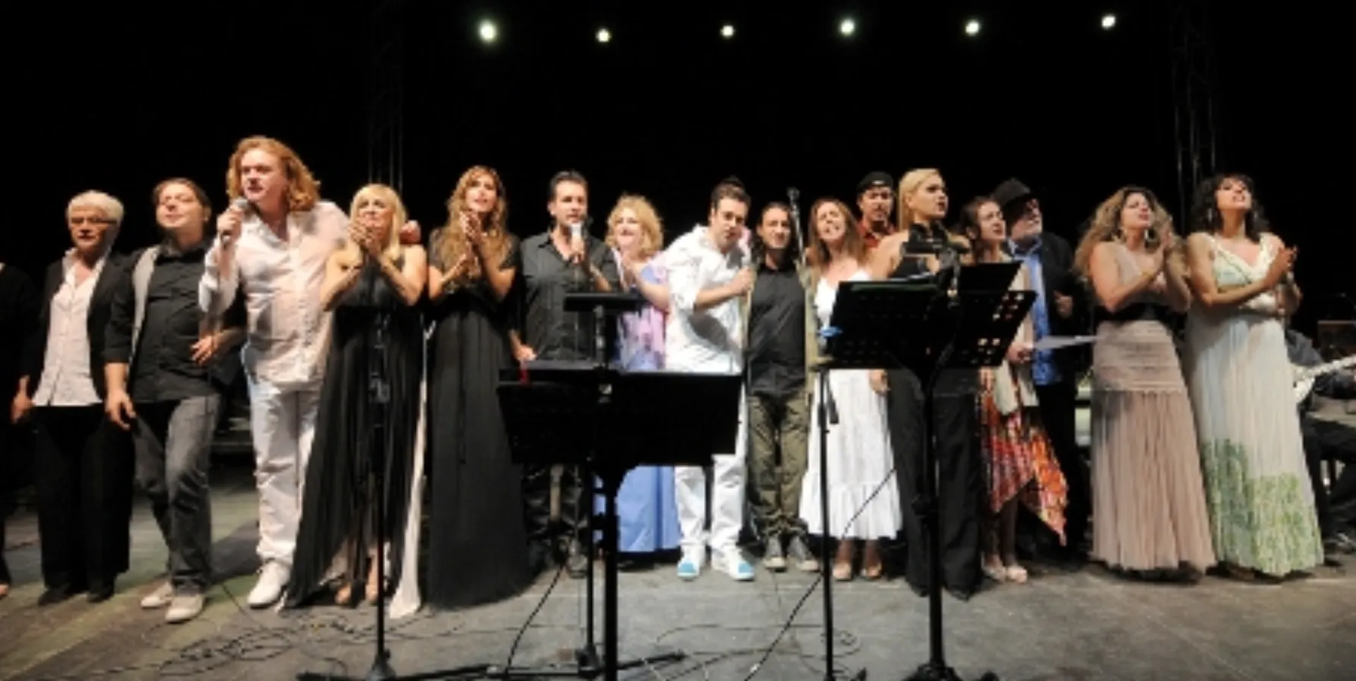 Τιμή για την Interamerican η χορηγική συμμετοχή της στο “λουτρό αγάπης” για τον Μίκη Θεοδωράκη