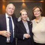 Από αριστερά: Ο κ. Ν. Μακρόπουλος, Πρόεδρος της Επιτρ. Διεθνών & Δημοσίων Σχέσεων της ΕΑΕΕ. η κ. Στ. Αδαμοπούλου, Υποδιευθύντρια της Διεύθυνσης Εποπτείας Ιδιωτικής Ασφάλισης και η κ. Μ. Αντωνάκη, Γενική Διευθύντρια της ΕΑΕΕ