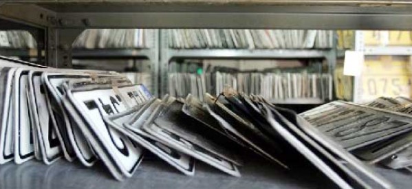 Μπορώ να Κινήσω το Αυτοκίνητό μου Χωρίς Πινακίδες;