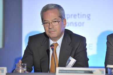 “Ακροατές Σύζυγοι” από τον Τριαντάφυλλο Λυσιμάχου