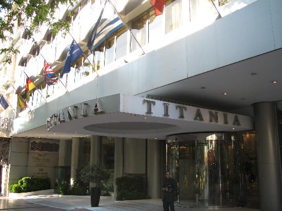 Ο ιδιοκτήτης του «Τιτάνια » δώρησε το ξενοδοχείο στο «Χαμόγελο του Παιδιού»!