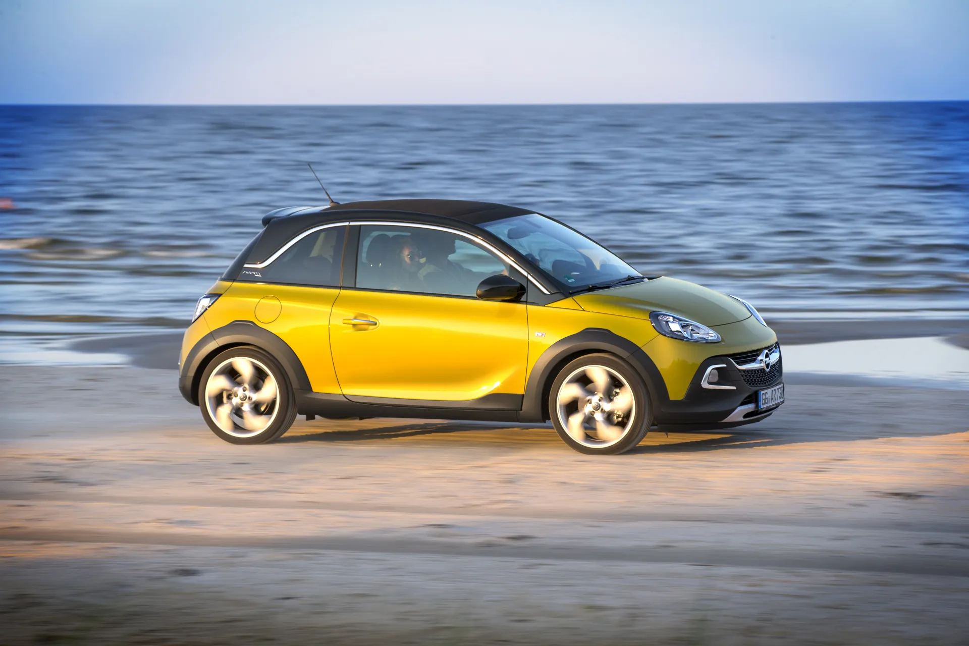 Η Opel λανσάρει διαφημιστική καμπάνια για το ADAM ROCKS