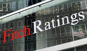 Fitch: Υπαρκτός ο κίνδυνος κεφαλαιακών περιορισμών στην Ελλάδα