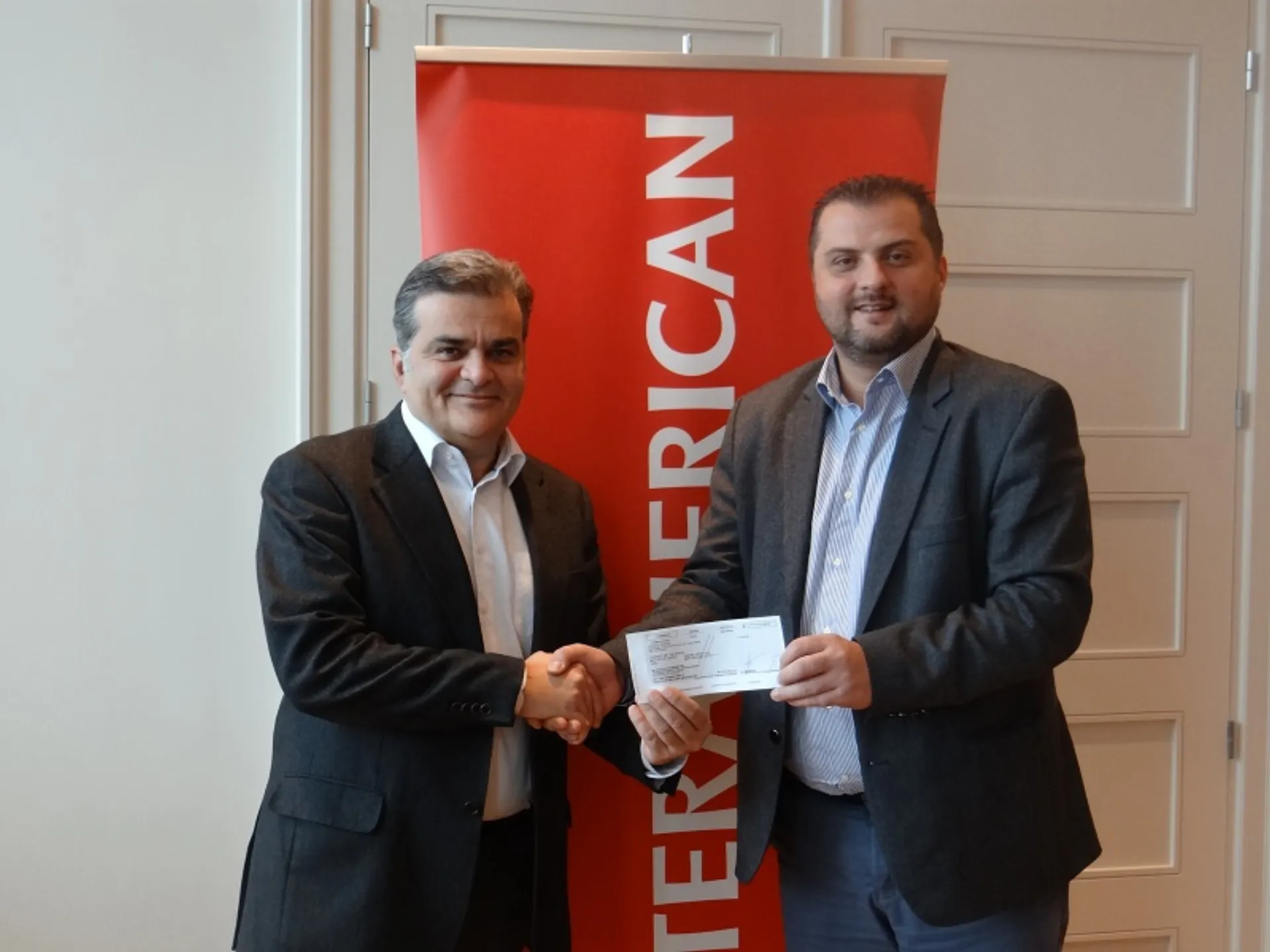 Οι φίλοι της Anytime και της INTERAMERICAN φώτισαν το «Δέντρο της Αγάπης»