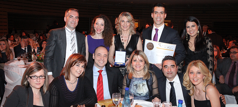 Η ομάδα της Roche Hellas που κέρδισε στην κατηγορία «Καλύτερο Φαρμακευτικό Προϊόν της Χρονιάς».