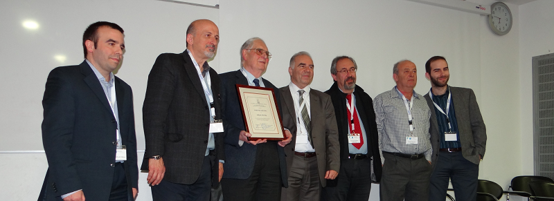 (από αριστερά) ο Δρ. Νίκος Τσότσολας, ο Καθηγητής Κωνσταντίνος Ζοπουνίδης, ο Τιμώμενος Bernard Roy, ο Καθηγητής Ιωάννης Σίσκος (Πρόεδρος της Ελληνικής Ομάδας ΠΑΑ), ο Καθηγητής Νικόλαος Ματσατσίνης, ο Καθηγητής Βασίλης Κώστογλου και ο Υποψήφιος Δρ Ελευθέριος Σίσκος, όλοι μέλη της Ελληνικής και Ευρωπαϊκής Ομάδας ΠΑΑ.