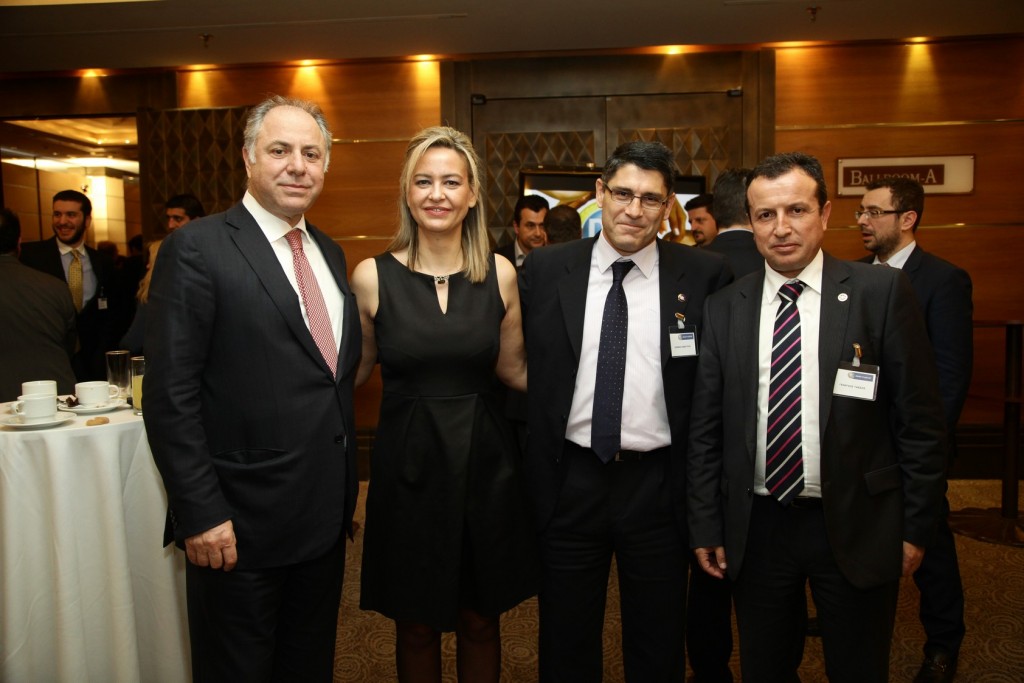 Οι κ.κ. Γ. Καραβίας, Ν. Σταυρογιάννη, Σ. Κάβουρας (επιθεωρητής πωλήσεων της D.A.S. Hellas), Γεώργιος Τάσσης