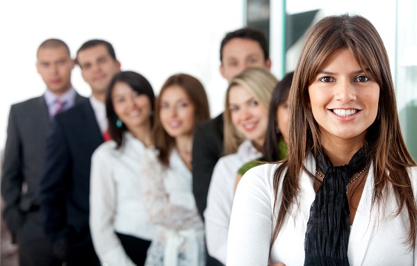 Aon Hewitt: Αυξάνουν τις προσλήψεις, «ξεπαγώνουν» τα bonus οι ασφαλιστικές