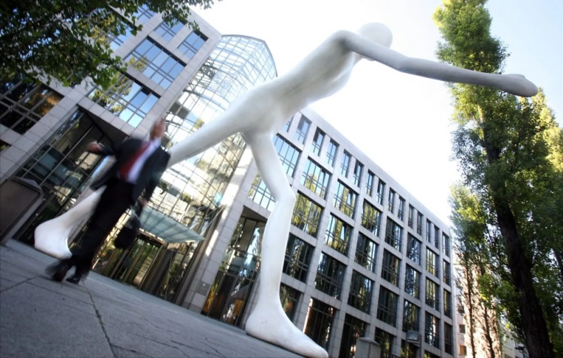 Με 4 δις απώλειες από την πανδημία η Munich Re βάζει stop στην αντασφάλιση εκδηλώσεων