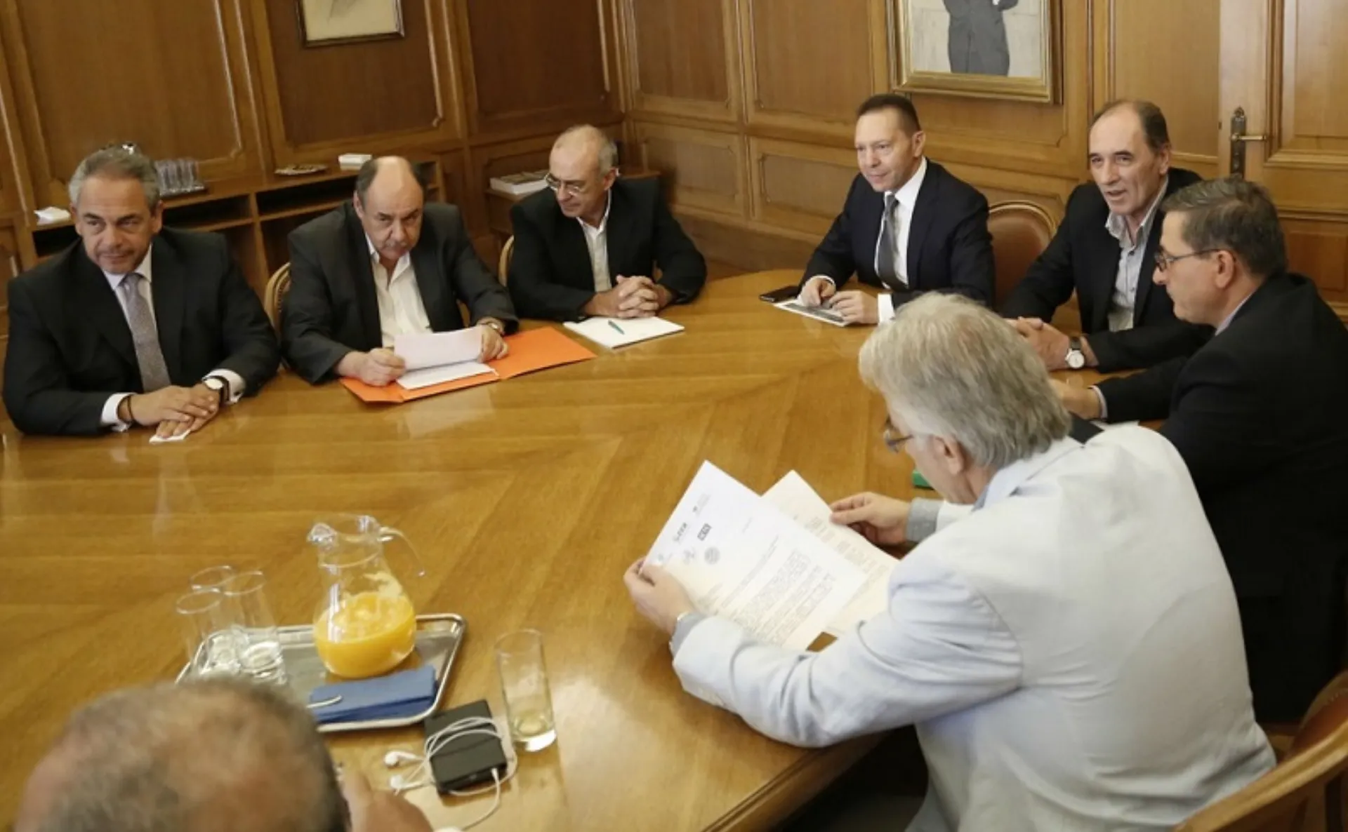 Αγώνας δρόμου για να λυθούν τα προβλήματα των επιχειρήσεων από τα capital controls