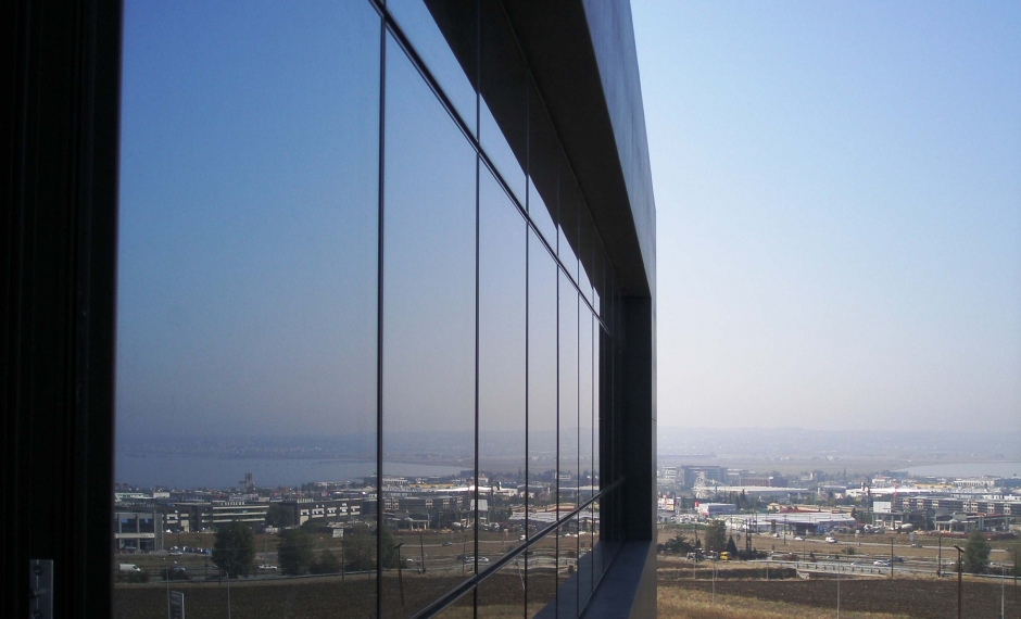 Πληρώνουν φόρους για να προλάβουν το «κούρεμα»