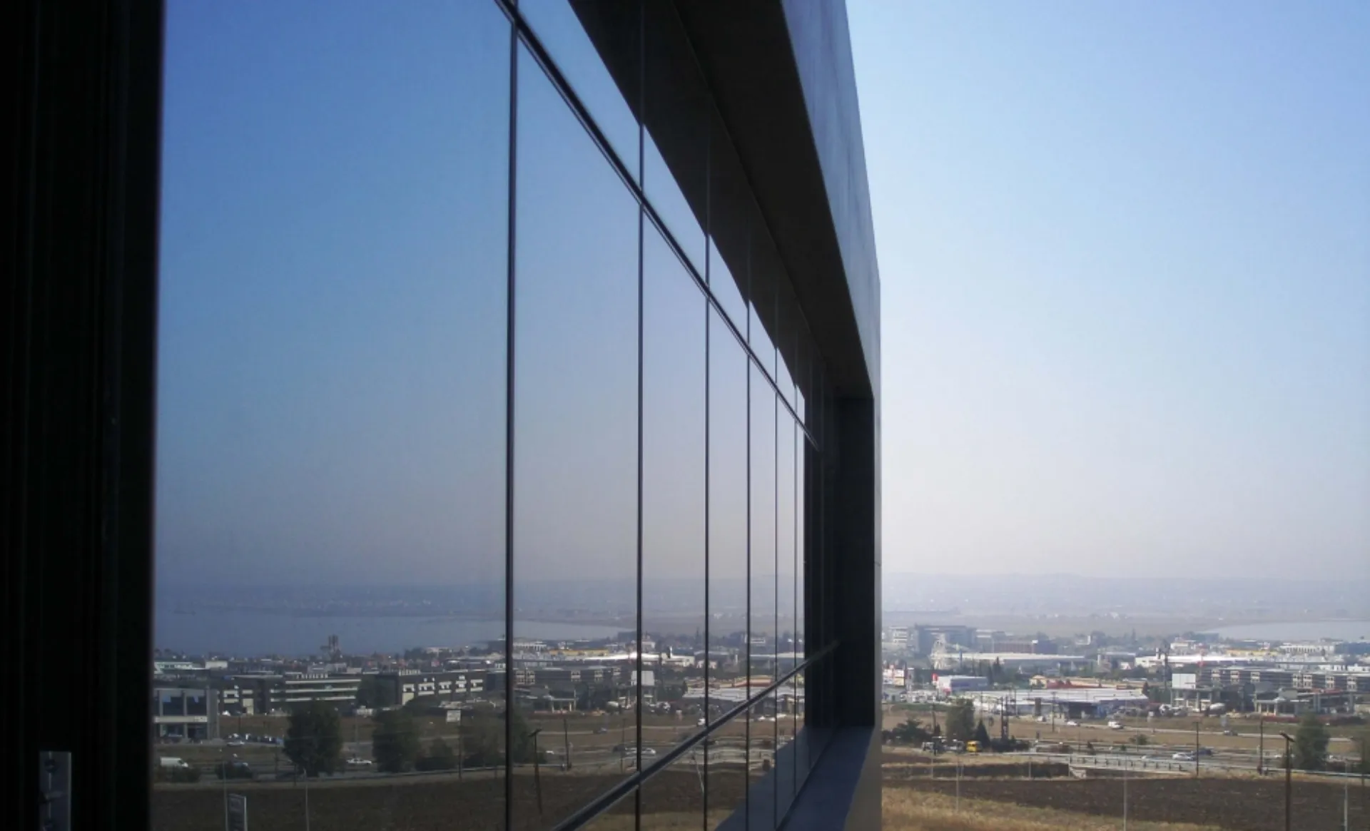 Πληρώνουν φόρους για να προλάβουν το «κούρεμα»