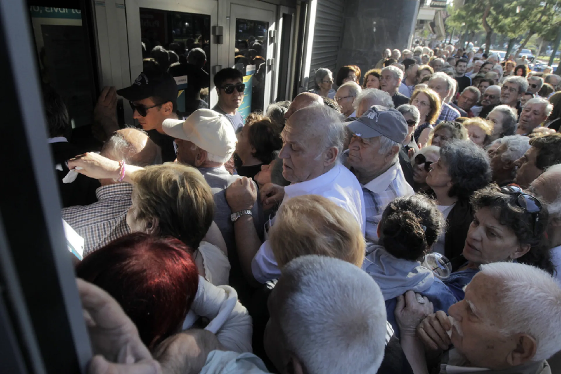 Νέα ημέρα ταλαιπωρίας για τους συνταξιούχους