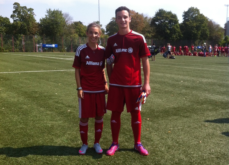 Οι Έλληνες συμμετέχοντες, Μαρία Τσαυταρίδου και Λευτέρης Μανιάς, στις προπονητικές εγκαταστάσεις της FC Bayern Munich.