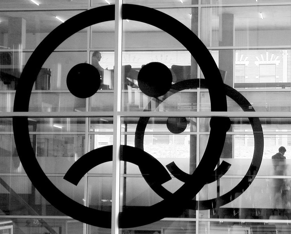 Ας χαρούμε λίγο κι εμείς…