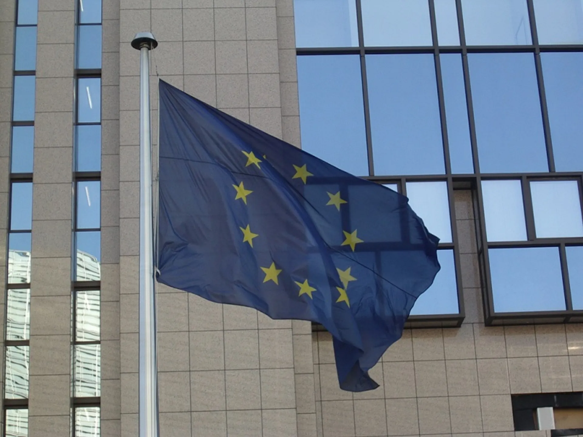 Αυστηρή προειδοποίηση της Κομισιόν προς την Ελλάδα για το Solvency II