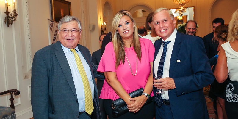 (Από αριστερά) Οι κ.κ. Δημ. Δημόπουλος (Αναπλ/της Δ/νων Σύμβουλος Ε.Τ.Ε, Πρόεδρος ΕΘΝΙΚΗΣ ΑΣΦΑΛΙΣΤΙΚΗΣ), Παρ. Μπουφούνου (Σύμβουλος Προέδρου Ε.Τ.Ε)