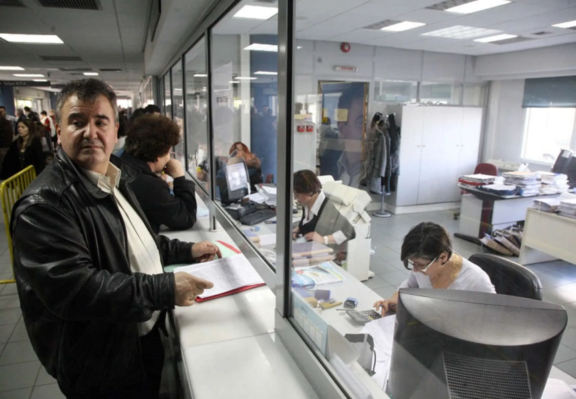 Το «Καμπανάκι» της μη πληρωμής των οικογενειακών επιδομάτων