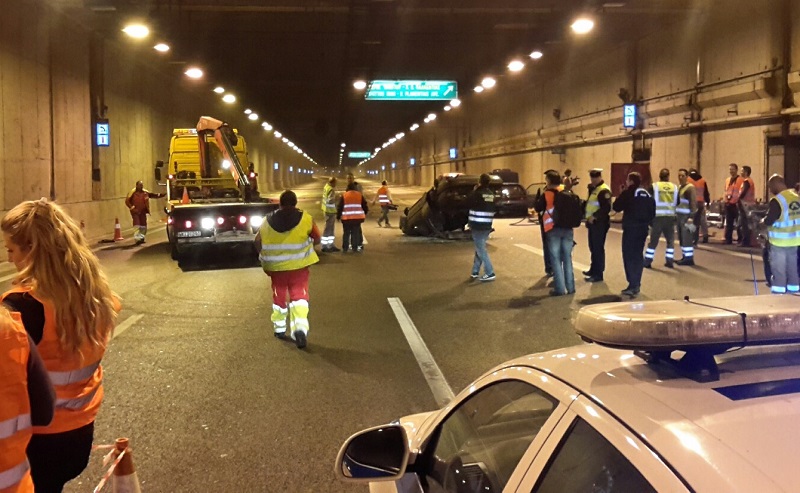 Στιγμιότυπο από την άσκηση αντιμετώπισης οδικού δυστυχήματος στην Αττική Οδό