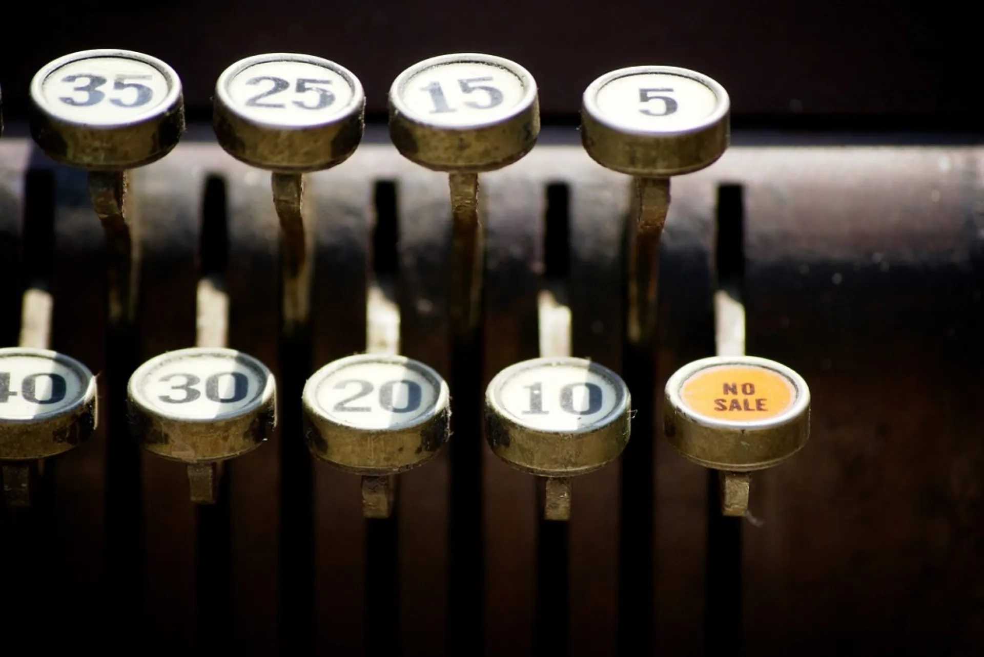 Πόσες φορές ακόμη θα πωληθεί η Εθνική Ασφαλιστική;