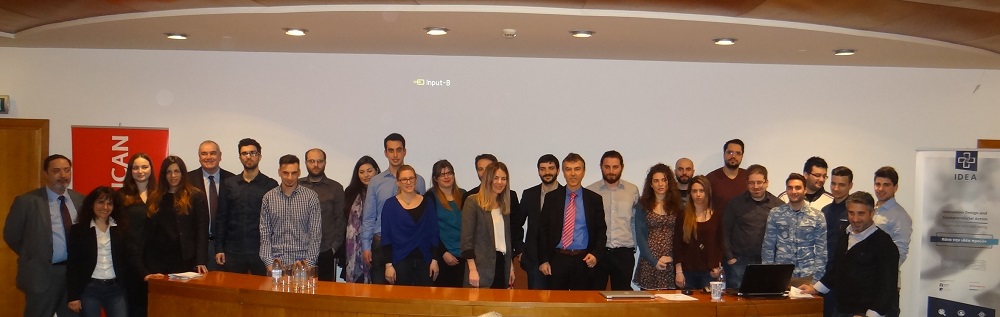 Οι ομάδες των νέων ανθρώπων που εργάστηκαν για τις προτάσεις των καινοτόμων εφαρμογών, με στελέχη της INTERAMERICAN, του Οικονομικού Πανεπιστημίου Αθηνών και της insurancemarket.