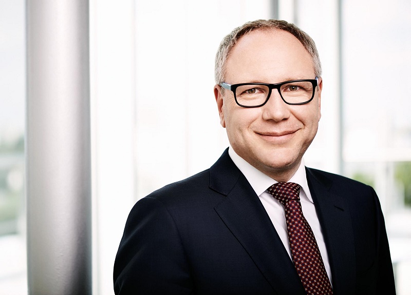 O Alexander Vollert θα αναλάβει νέος CEO της ΑΧΑ στη Γερμανία