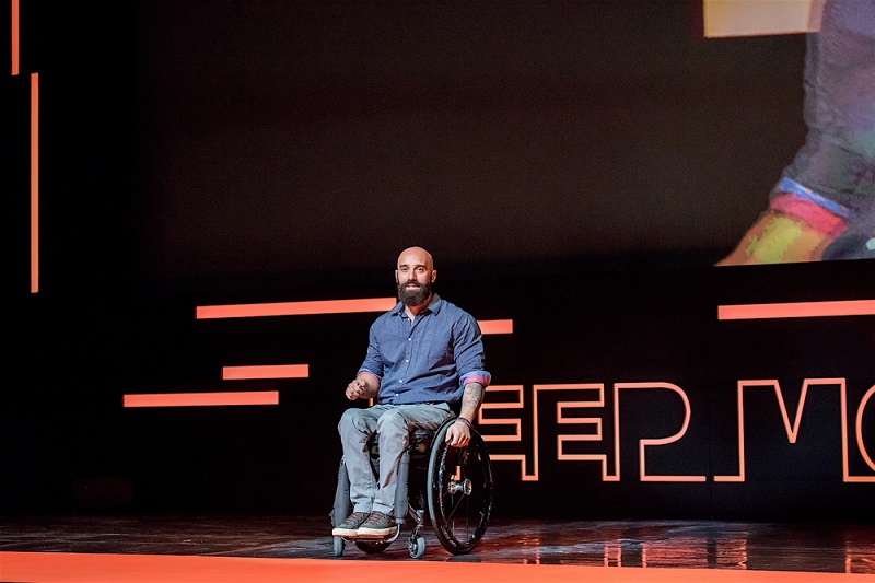 Μάκης Καλαράς