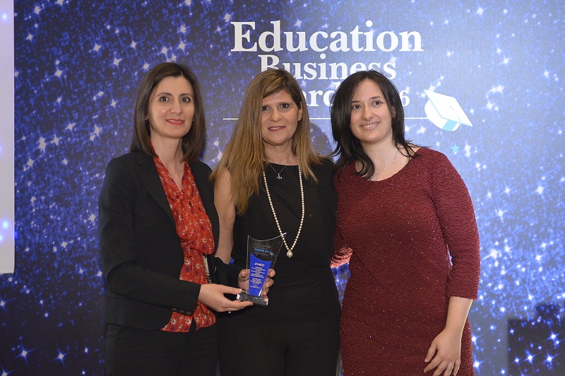 (από τα αριστερά) Αθηνά Σεϊτανίδου, Υπεύθυνη PR και Εταιρικής Κοινωνικής Ευθύνης, Samsung Electronics Hellas, Ι. Σιοτρόπου, Πρόεδρος του Συνδέσμου Φορέων Επαγγελματικής Κατάρτισης και Δια Βίου Μάθησης – ΔΙΑΒΗΜΑ και η Δρ. Κατερίνα Φραϊδάκη, Υπεύθυνη Εκπαιδευτικών Προγραμμάτων του ELTRUN.