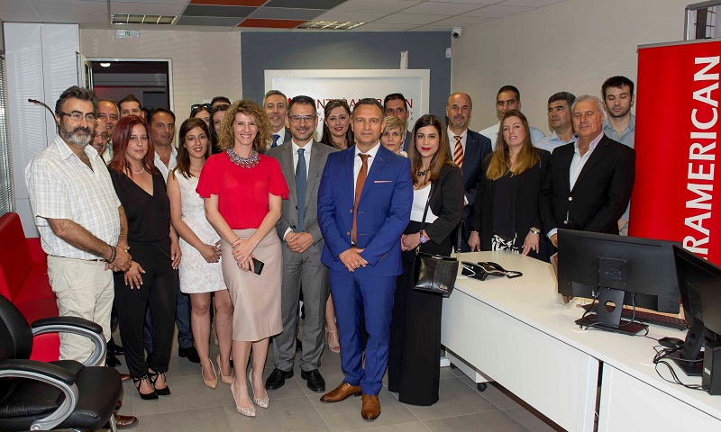 Οι συνεργάτες του Γραφείου Πωλήσεων Μυτιλήνης με διοικητικά στελέχη της εταιρείας.