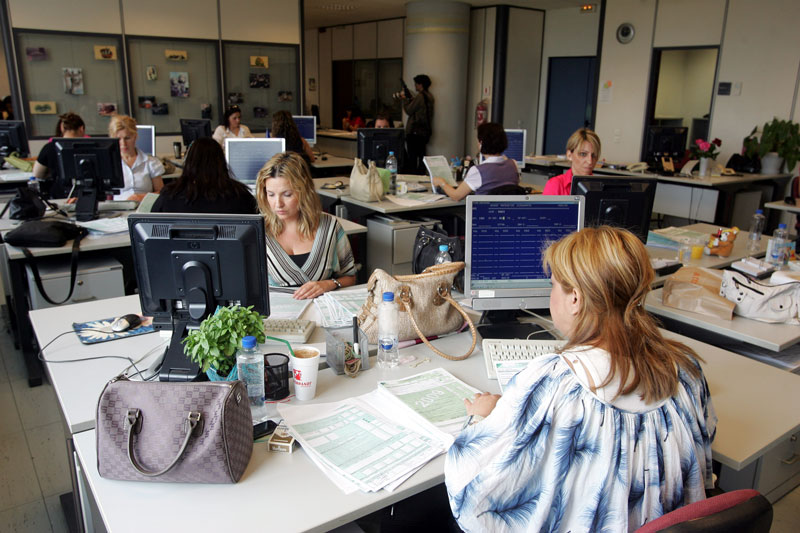Νέο Ασφαλιστικό: Ο διωγμός του Δημοσίου Υπαλλήλου