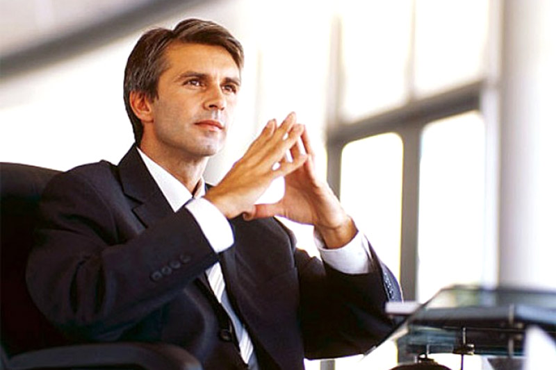 Μειώθηκαν οι αποδοχές των CEOs το 2015