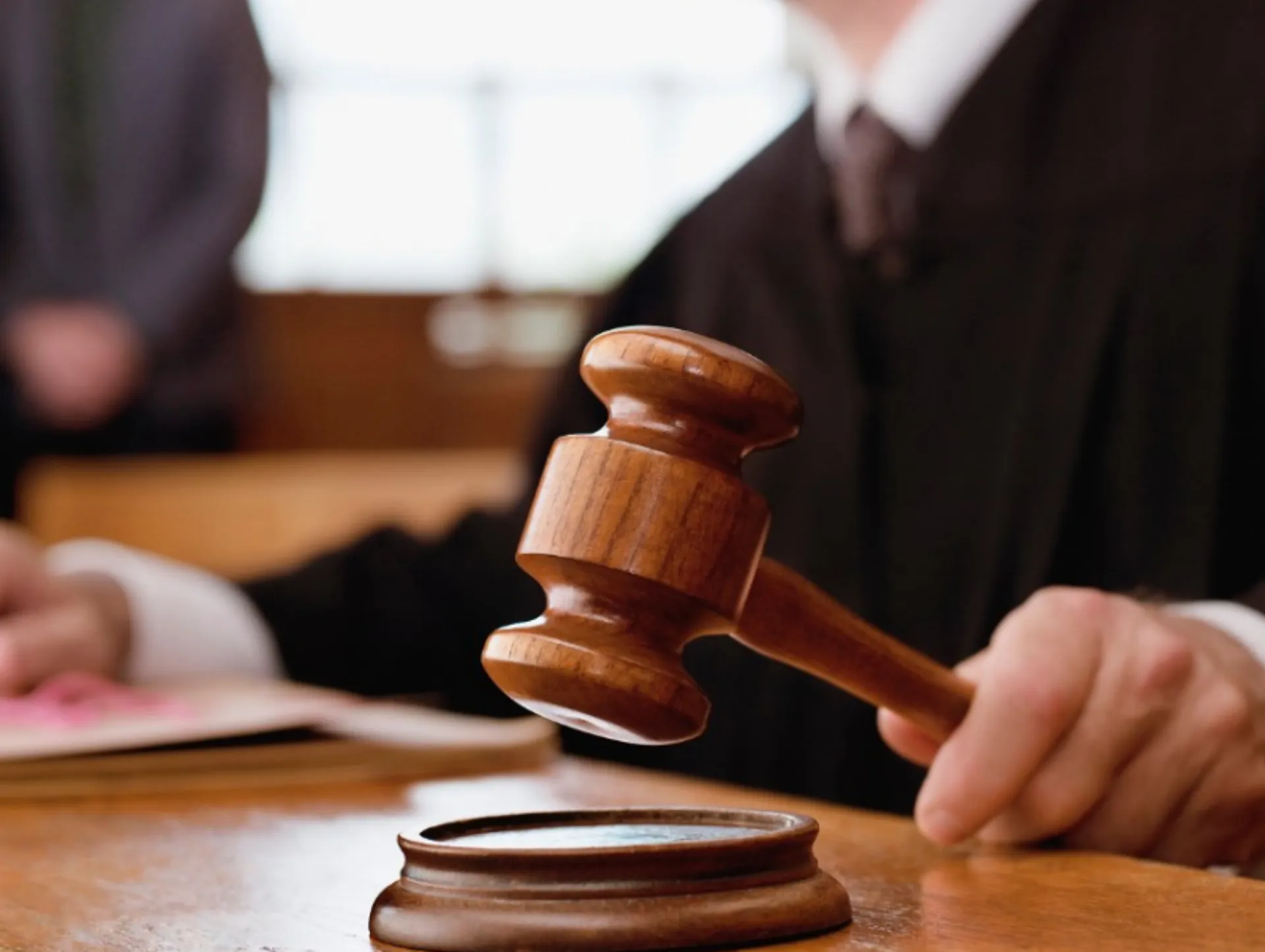 Ποινή φυλάκισης σε δύο ασφαλίστριες για υπεξαίρεση ασφαλίστρων