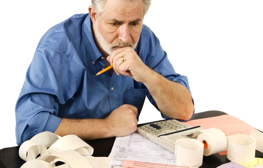 Kατασχέσεις και άγριο κυνηγητό από την εφορία για χρέη από 30 ευρώ!