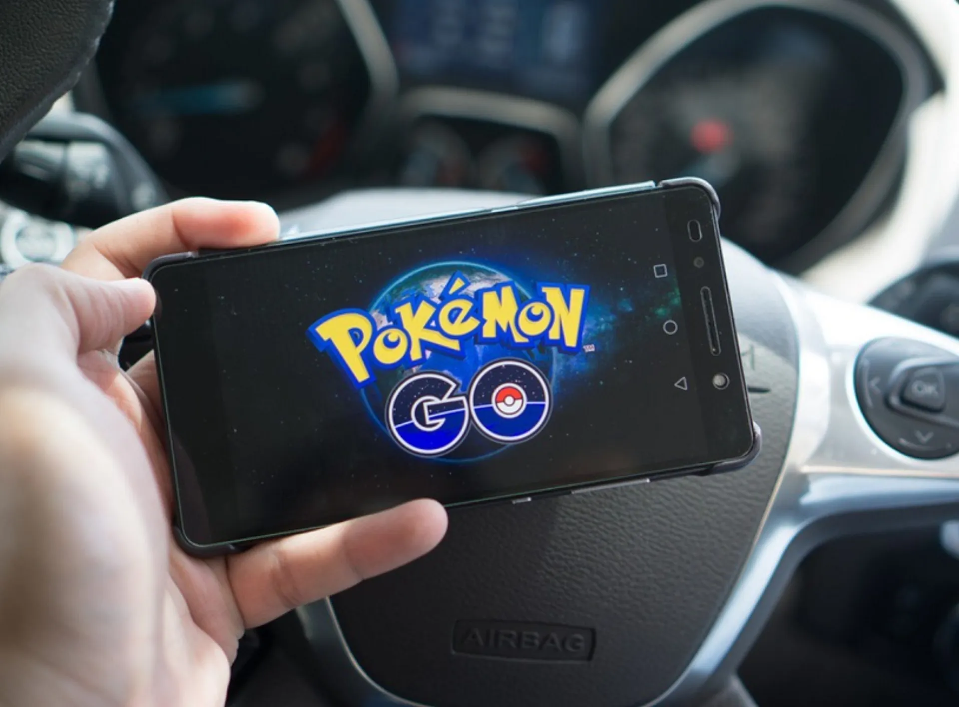 Allianz: Επικίνδυνο το Pokemon Go για τους οδηγούς