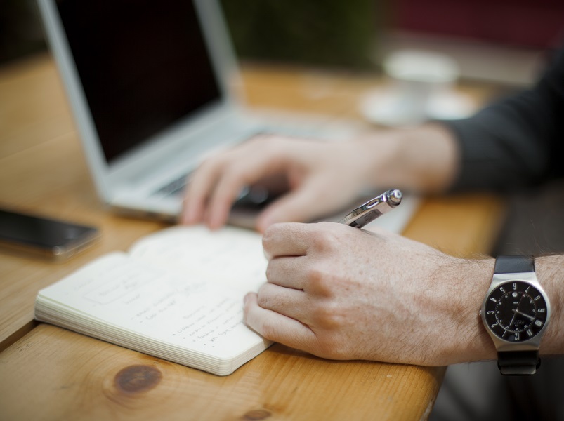 Πλειοδοτικοί διαγωνισμοί για κτίρια και γήπεδα των Commercial Value και Ασπίς