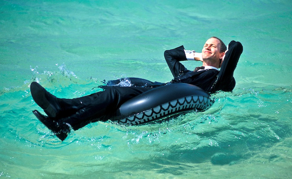 Καλό μήνα! Τα μπάνια του Ασφαλιστή & το κινητό τηλέφωνο