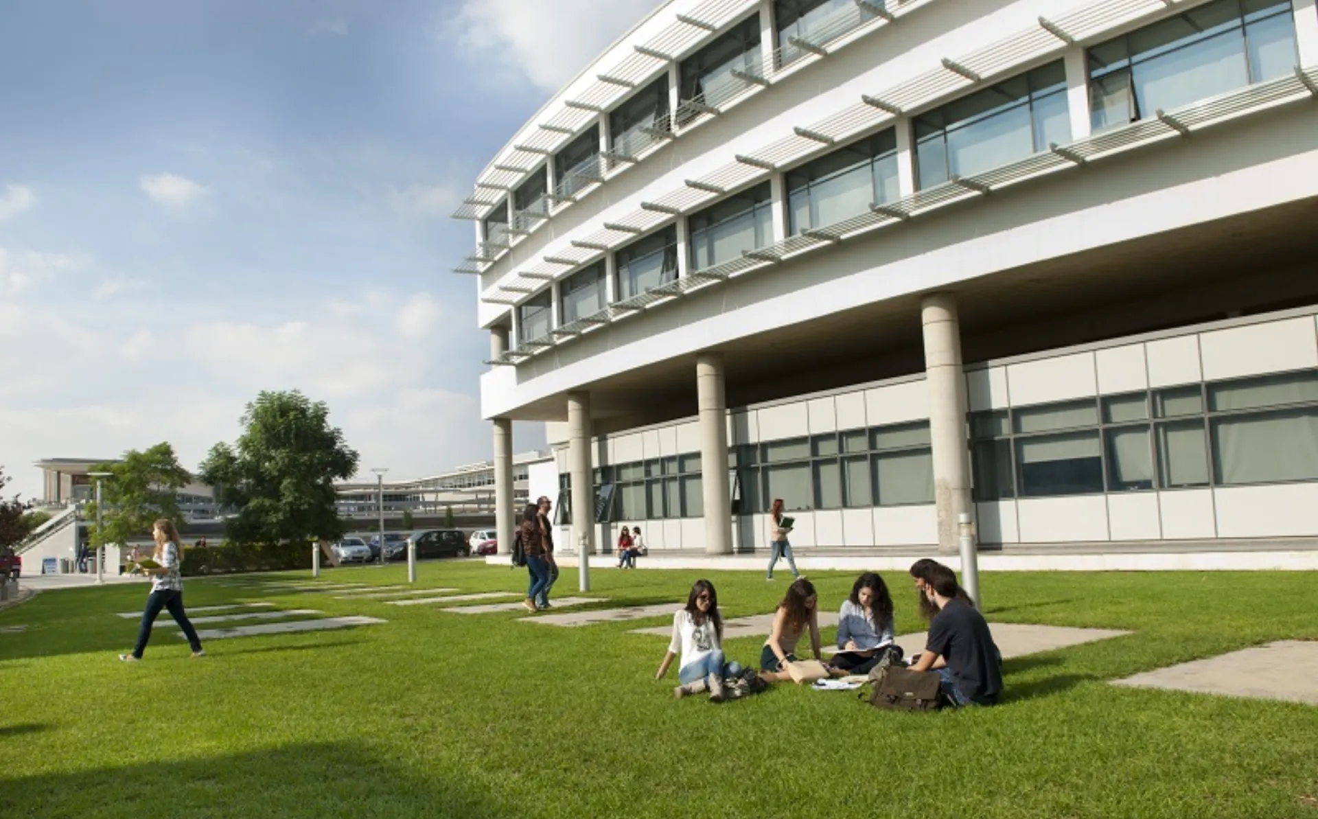 “Διχασμός” από την υποχρεωτική ιδιωτική ασφάλιση Κυπρίων φοιτητών