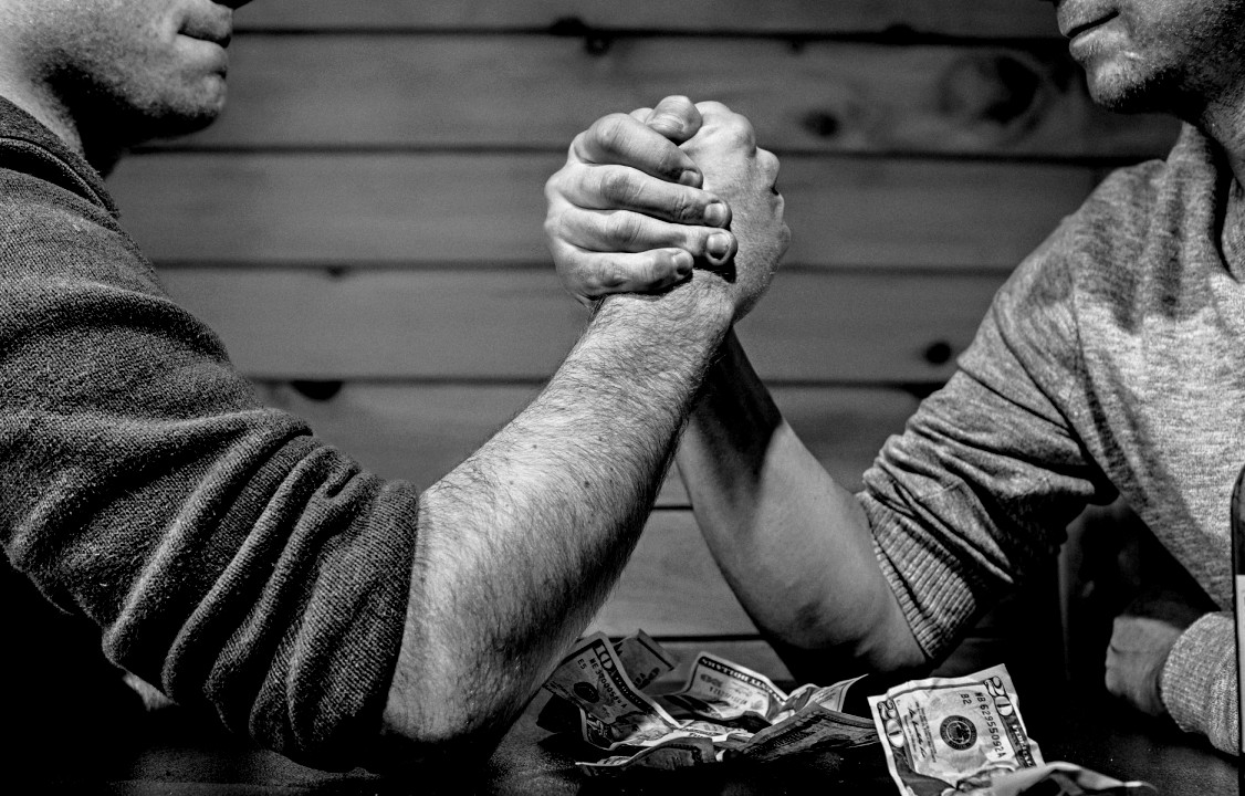 Τράπεζες vs Ασφαλιστικές. Πολλά τα ερωτηματικά, καμία επίσημη απάντηση