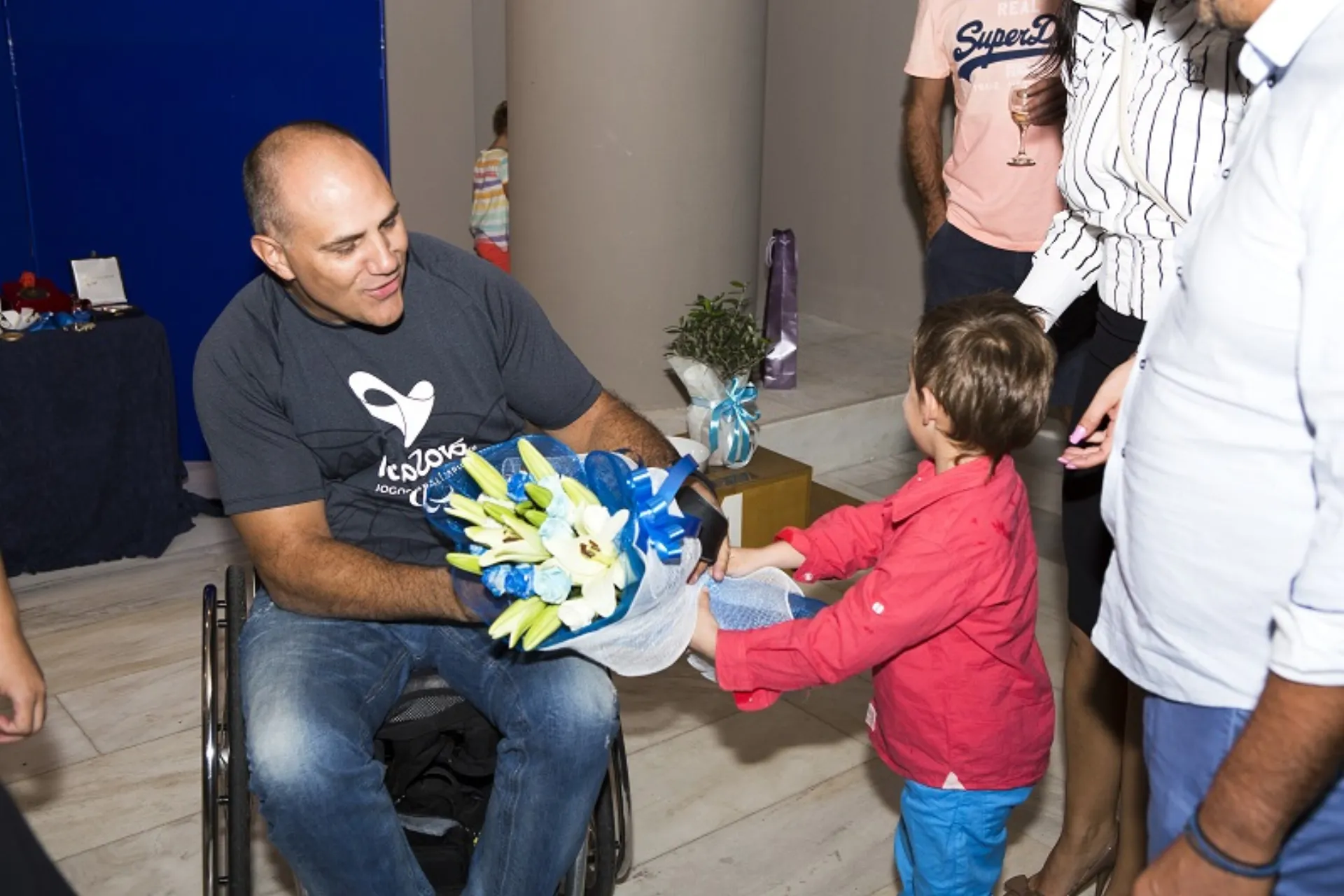 Με φίλους γιόρτασε τη νίκη του ο χρυσός Σεζόν Φερνάντες