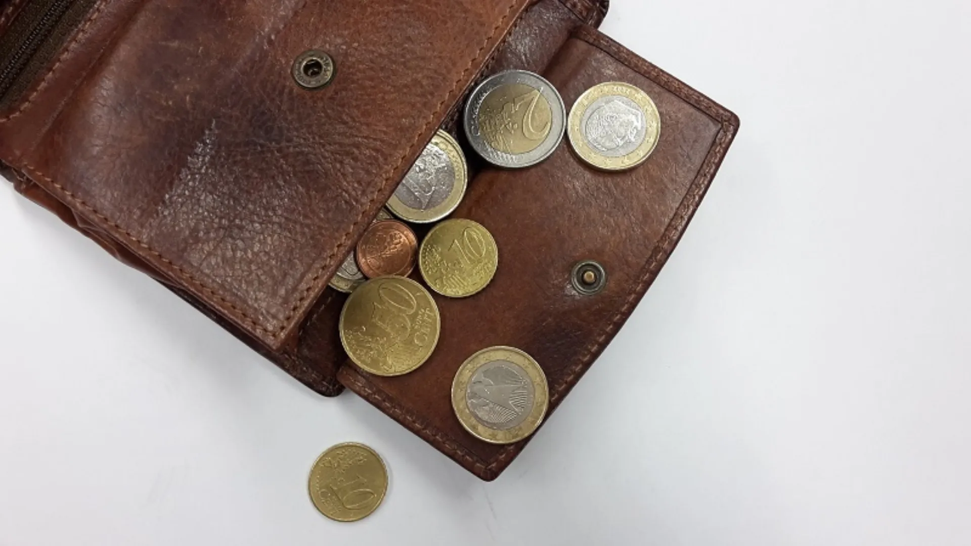 Έρχονται άλλοι δύο κύκλοι μειώσεων στις επικουρικές συντάξεις