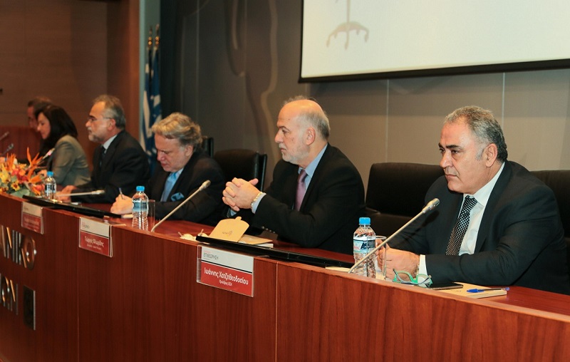 Άρση τραπεζικών περιορισμών και λύση στα κόκκινα δάνεια των επαγγελματιών