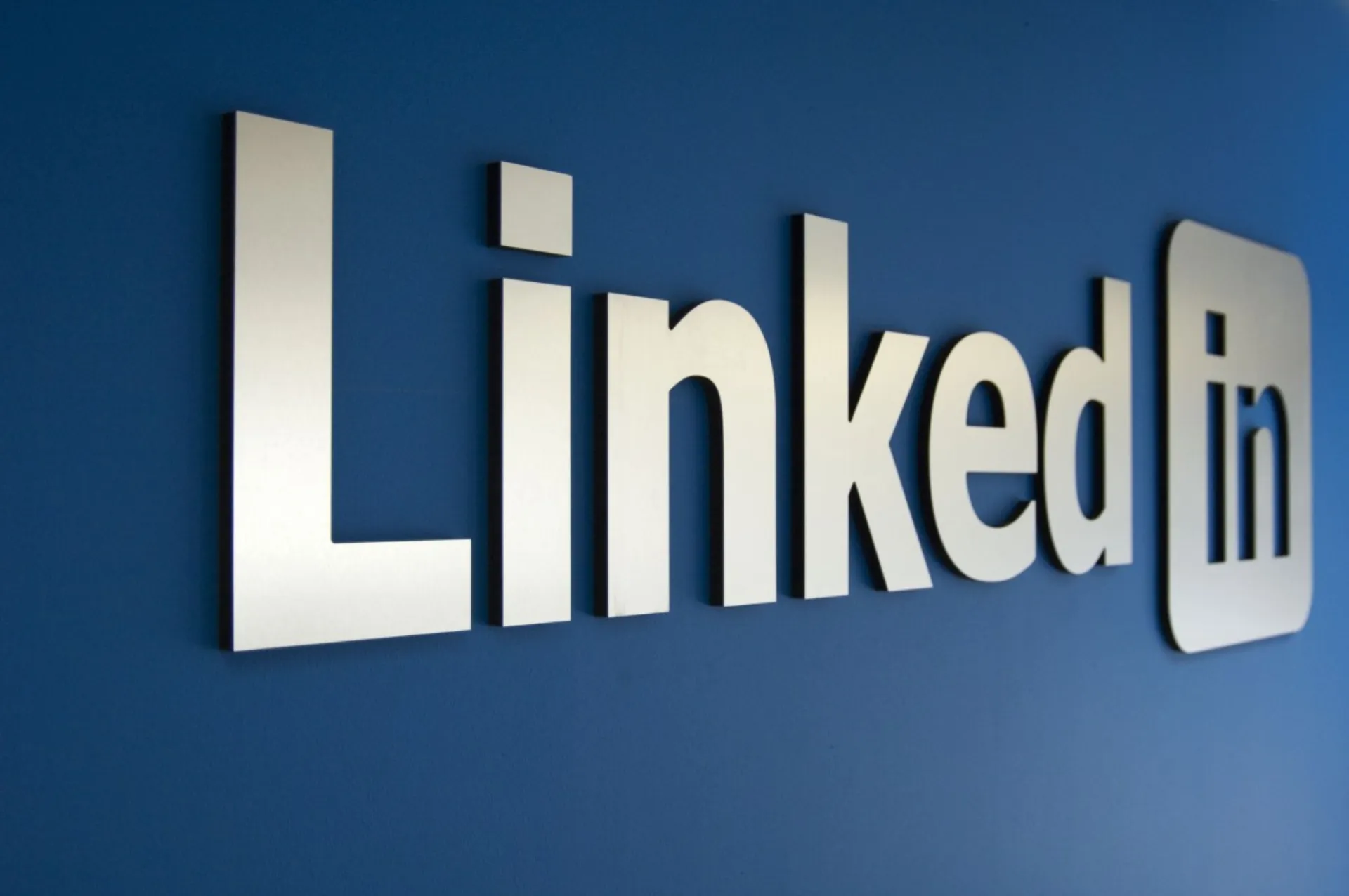 To LinkedIn δημιουργεί επαγγελματίες
