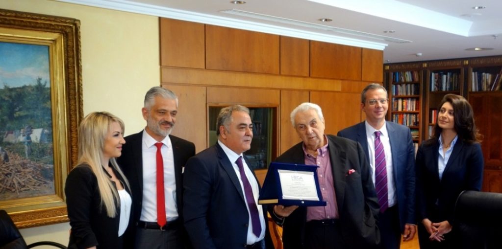 MEGA BROKERS: Τίμησε τον Δημήτρη Κοντομηνά 