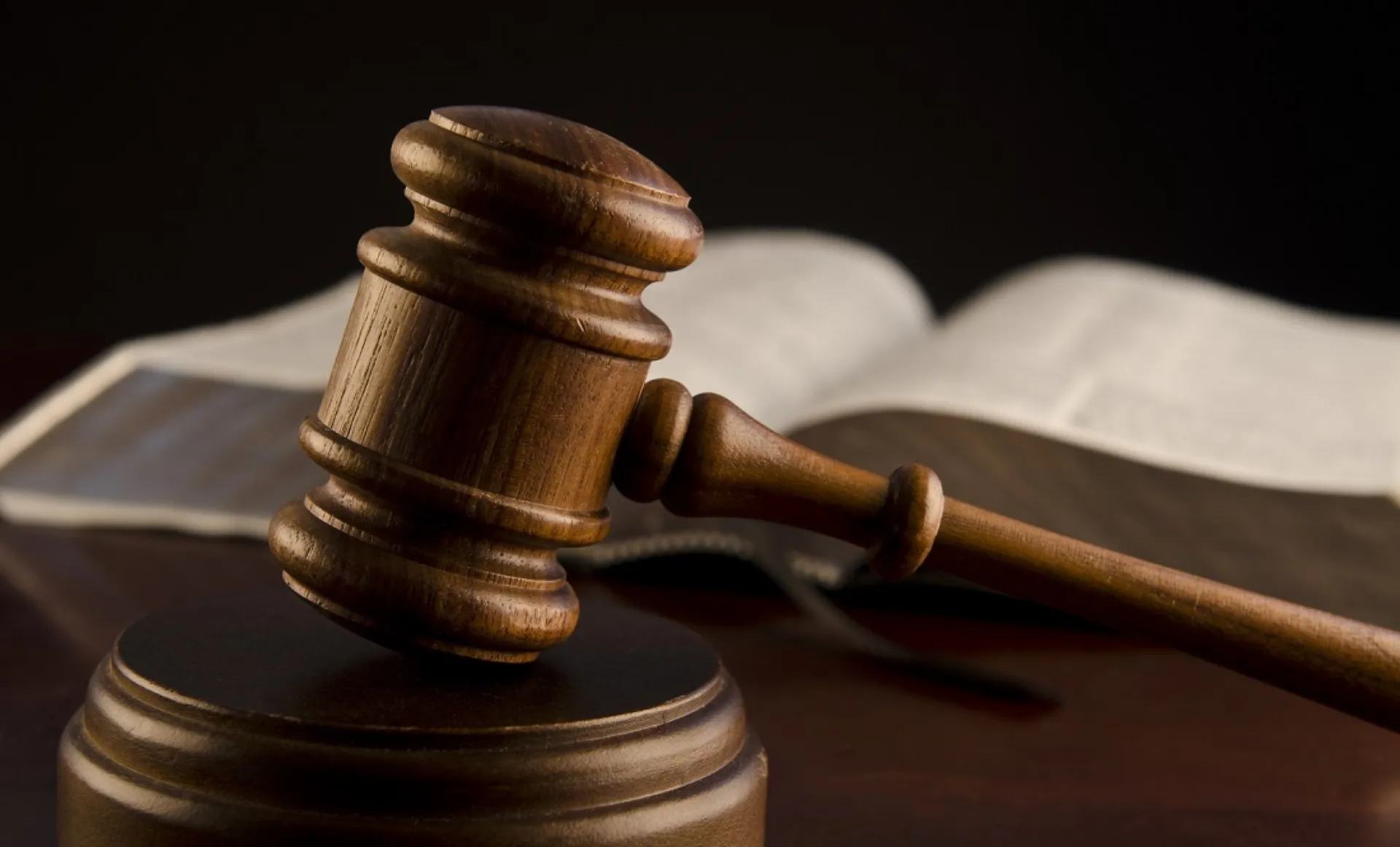 Αστυνομικός και Ιερέας σε απάτη με ασφαλιστικές αποζημιώσεις