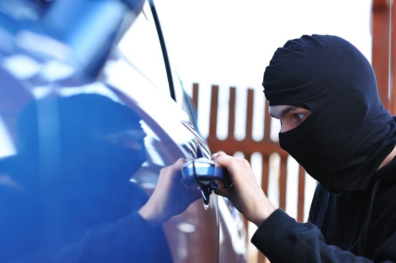 Ο κλέφτης δεν κάνει διακρίσεις… στο αυτοκίνητο