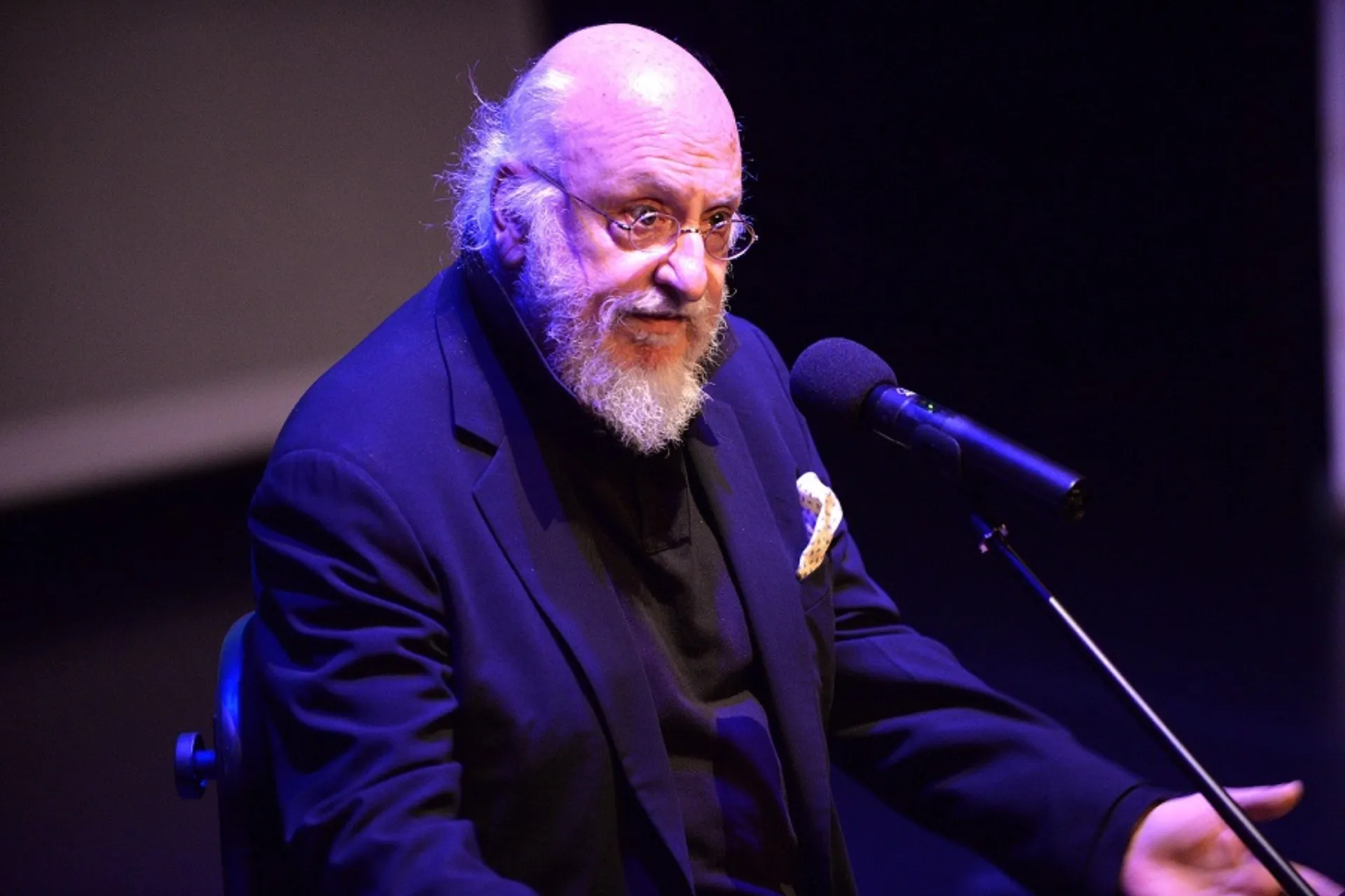 Τι σχέση έχει ο Διονύσης Σαββόπουλος με την Εθνική Ασφαλιστική;