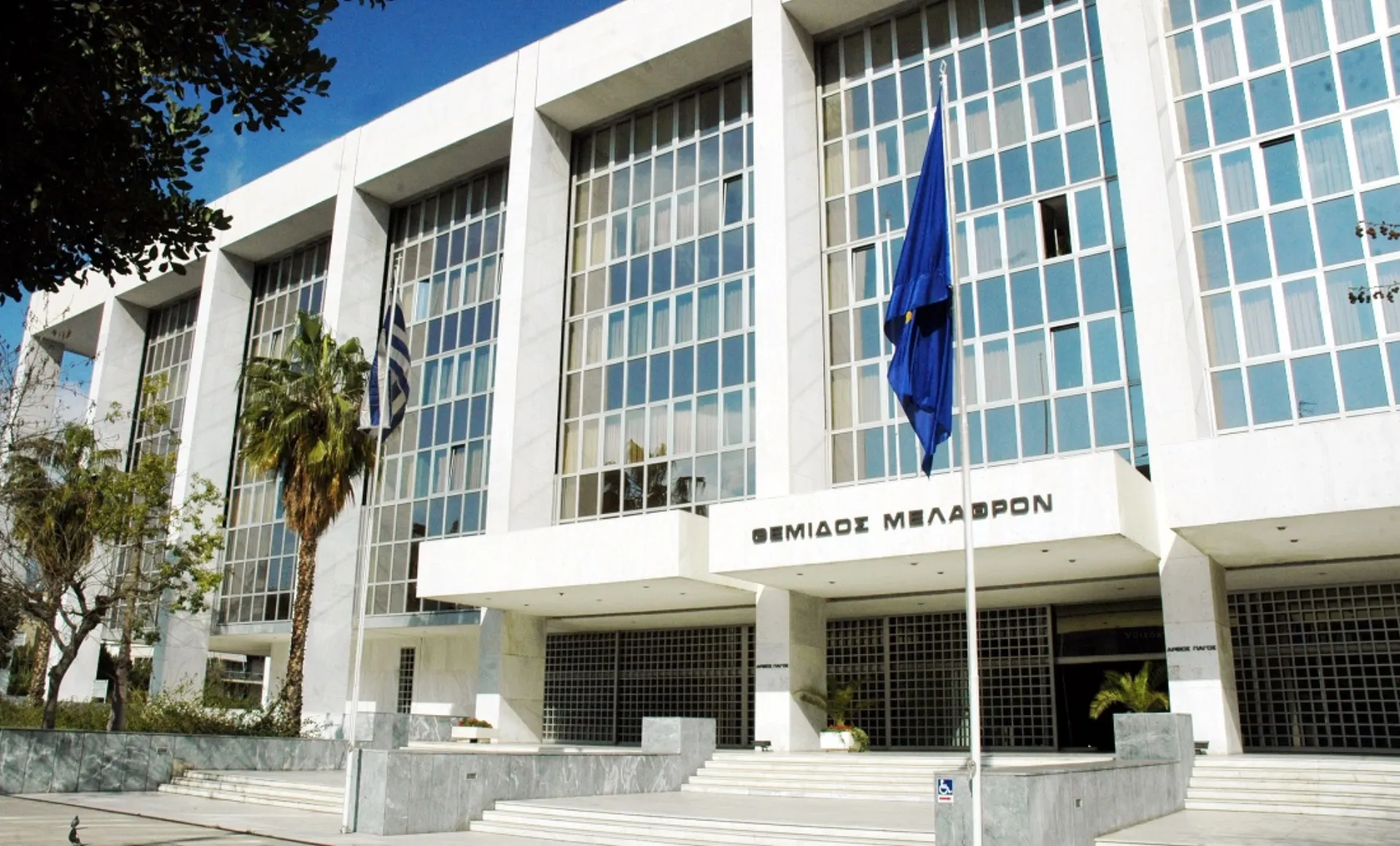 Εισαγγελική παρέμβαση και ποινική προκαταρκτική έρευνα για τον κορωνοϊό σε δύο ιδιωτικές κλινικές