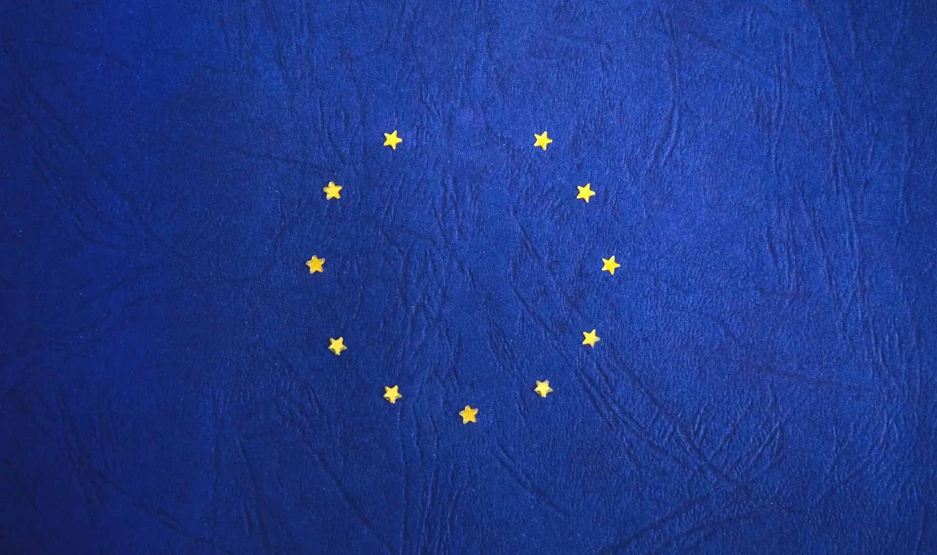 Περισσότερο δυσαρεστημένοι αλλά με υψηλότερες προσδοκίες από την ΕΕ οι Έλληνες